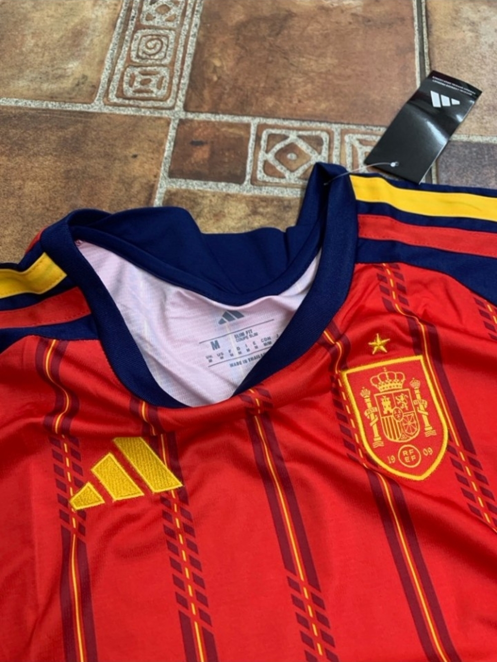 adidas Originals Spain 2026 World Cup Women's Cropped Jersey Size M - Picture 2 of 6